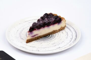Baked Cheesecake with Blueberries